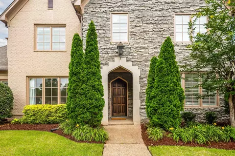 9285 Enclave Green Ln E, Germantown, TN 38139
