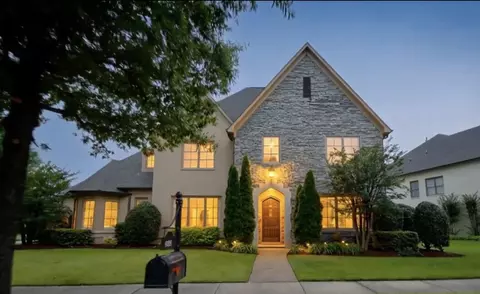 9285 Enclave Green Ln E, Germantown, TN 38139