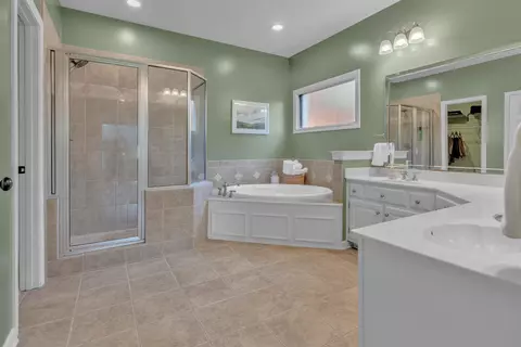Bath - 10288 Peyton Path Cv, Collierville, TN 38017 photo 1 of 4
