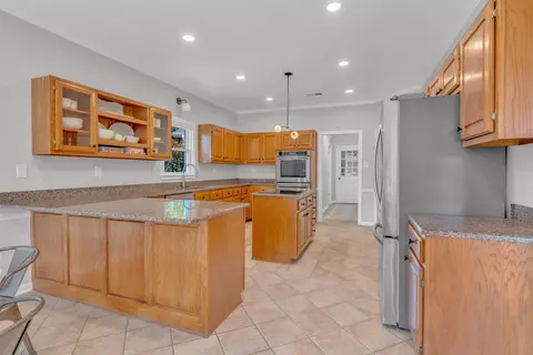 Kitchen - 10288 Peyton Path Cv, Collierville, TN 38017 photo 2 of 2