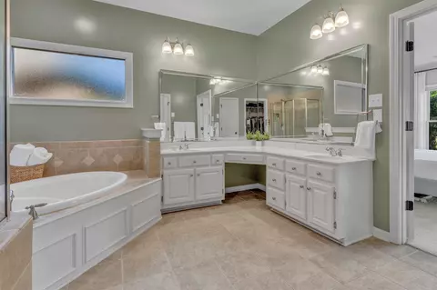Bath - 10288 Peyton Path Cv, Collierville, TN 38017 photo 2 of 4