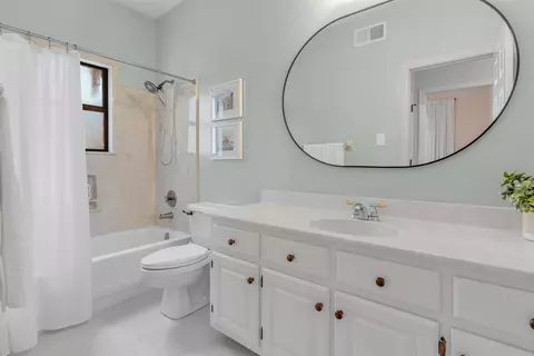 Bath - 10288 Peyton Path Cv, Collierville, TN 38017 photo 3 of 4