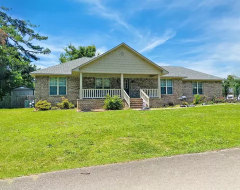 90 Watson St, Savannah, TN 38372