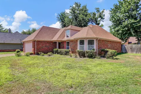 6728 Millgrove Park St, Bartlett, TN 38135