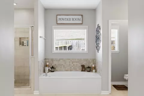 Bath - 4555 Devan Woods Cv, Arlington, TN 38002 photo 3 of 5