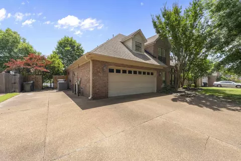 3646 Appling Lake Dr, Bartlett, TN 38133