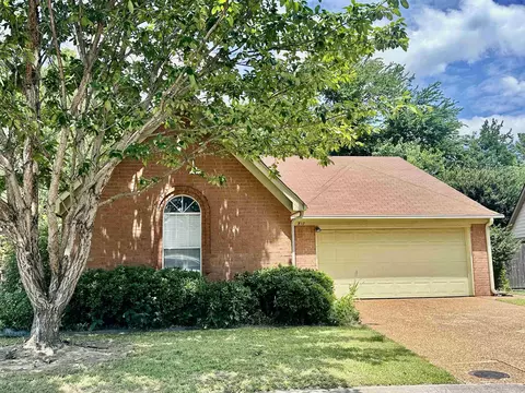 817 Pecan Gardens Cir, Memphis, TN 38122
