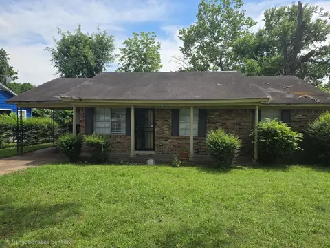 899 W Raines Rd W, Memphis, TN 38109