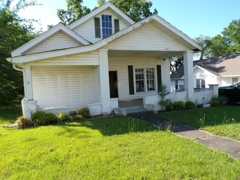 227 N 5th St, Selmer, TN 38375