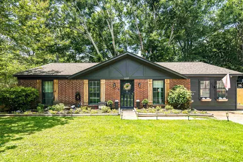 1137 Greenview Rd, Collierville, TN 38017