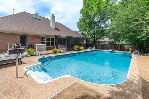 8934 Forest Breeze Dr, Cordova, TN 38018