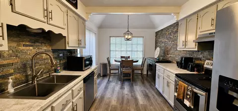 Kitchen - 6785 Castlegate Cv, Memphis, TN 38141 photo 3 of 5
