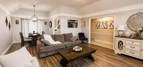 Living - 6785 Castlegate Cv, Memphis, TN 38141 photo 2 of 2