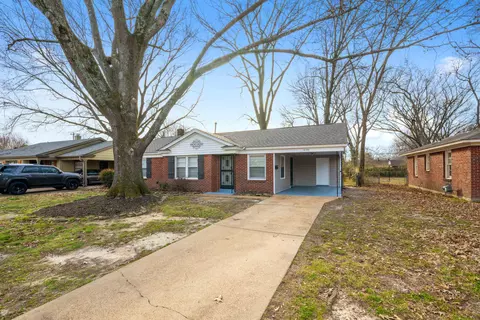 1453 Colonial Rd, Memphis, TN 38117