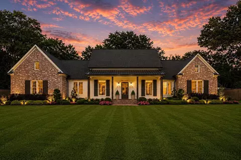 Exterior - 240 Burrows Rd, Collierville, TN 38017 photo 2 of 9