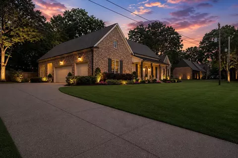 Exterior - 240 Burrows Rd, Collierville, TN 38017 photo 4 of 9
