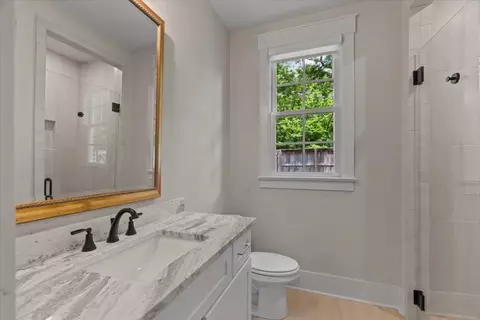 Bath - 240 Burrows Rd, Collierville, TN 38017 photo 4 of 5