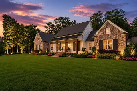 240 Burrows Rd, Collierville, TN 38017