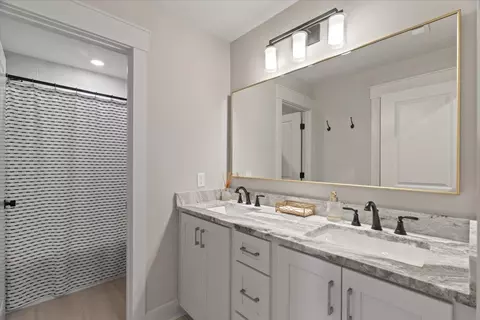 Bath - 240 Burrows Rd, Collierville, TN 38017 photo 5 of 5