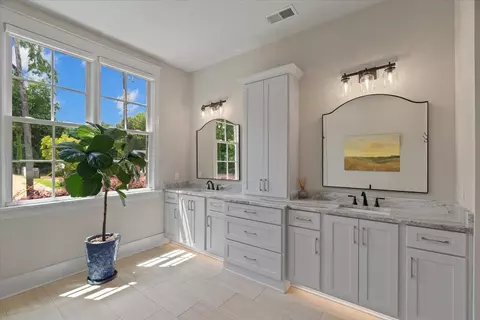 Bath - 240 Burrows Rd, Collierville, TN 38017 photo 1 of 5