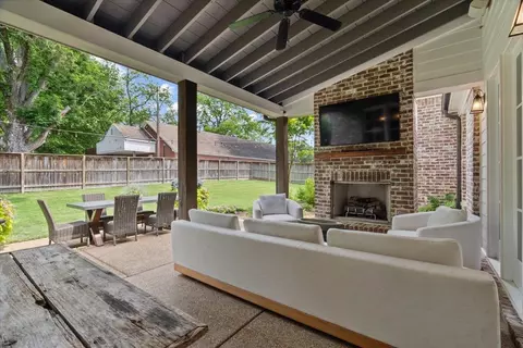 Exterior - 240 Burrows Rd, Collierville, TN 38017 photo 8 of 9