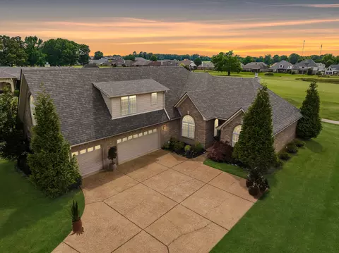 130 Lewis Fairway Cir, Oakland, TN 38060