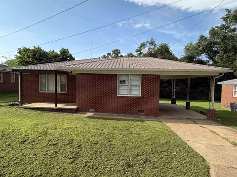 200 Jw Davis Dr, Savannah, TN 38372