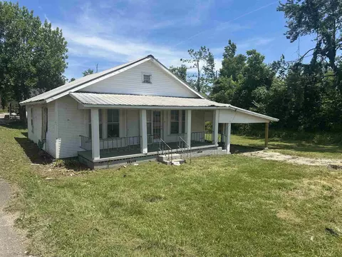 465 Peach St, Selmer, TN 38375
