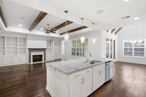 Living - 4714 Emmas Cir E, Collierville, TN 38017 photo 5 of 5