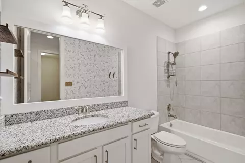 Bath - 4714 Emmas Cir E, Collierville, TN 38017 photo 3 of 4