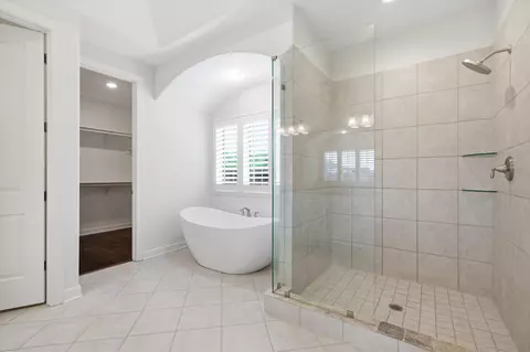 Bath - 4714 Emmas Cir E, Collierville, TN 38017 photo 1 of 4