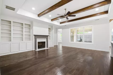 Living - 4714 Emmas Cir E, Collierville, TN 38017 photo 2 of 5