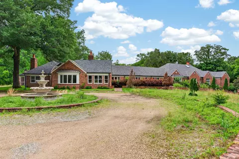 530 W Raines Rd, Memphis, TN 38109