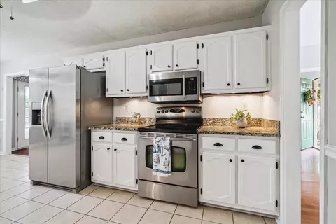 Kitchen - 235 Summit View Cv W, Collierville, TN 38017 photo 2 of 2