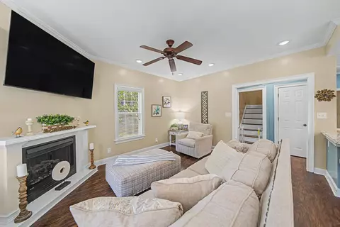 Living - 31 Tamara Trl, Iuka, MS 38852 photo 2 of 2