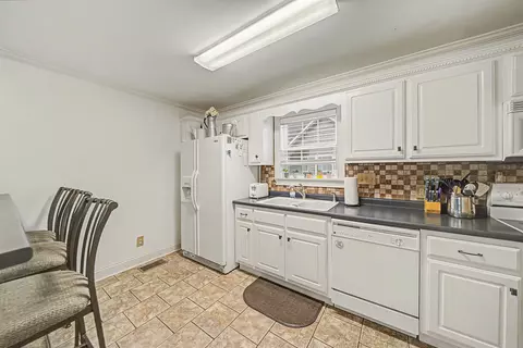 Kitchen - 12 Tyson Trl, Iuka, MS 38852 photo 2 of 3