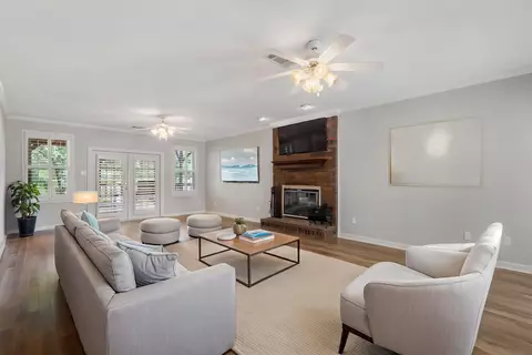Living - 10552 Eider Cv, Collierville, TN 38017 photo 1 of 3