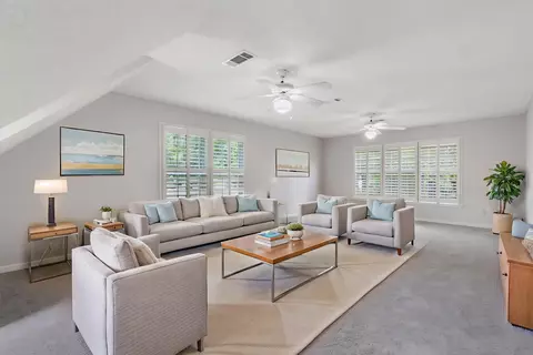 Living - 10552 Eider Cv, Collierville, TN 38017 photo 3 of 3