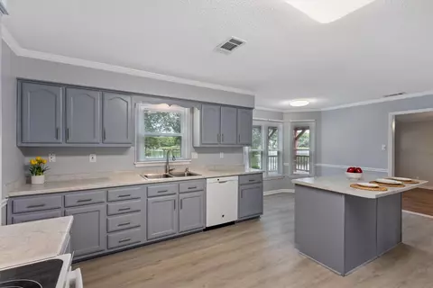 Kitchen - 10552 Eider Cv, Collierville, TN 38017 photo 5 of 5