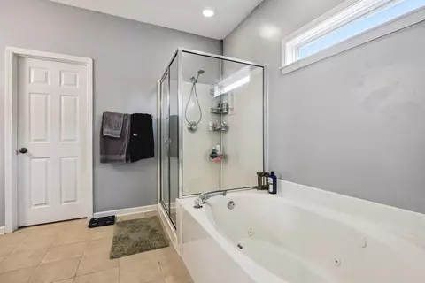 Bath - 5032 Will Fall Rd, Arlington, TN 38002 photo 2 of 4