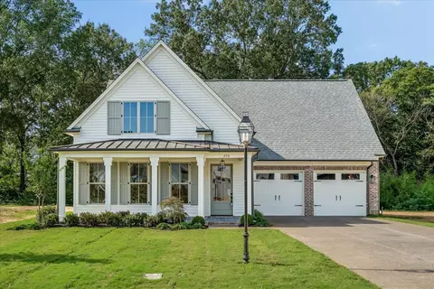 275 Mossberry Ln, Collierville, TN 38017