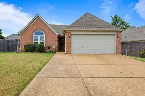 995 Jessica Lauren Dr, Cordova, TN 38018