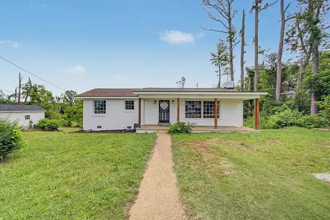 331 Pharr Ave, Selmer, TN 38375