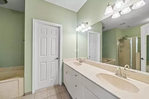 Bath - 4 Mina Ave, Memphis, TN 38103 photo 2 of 4