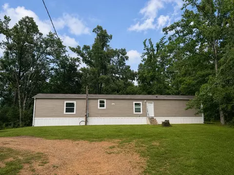 4080 Pyburns Dr, Savannah, TN 38372
