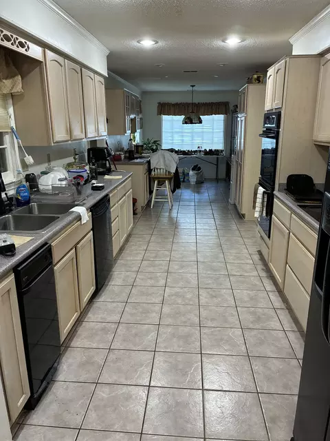 2777 Hacks Cross Rd, Germantown, TN 38138