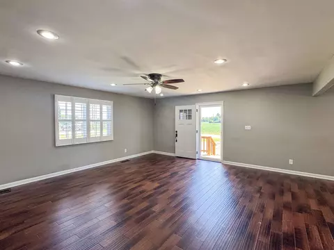 Living - 792 Smith Dr, Covington, TN 38019 photo 3 of 4