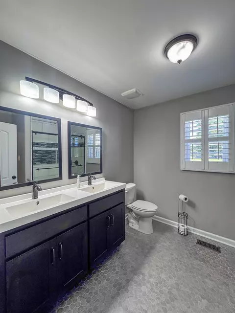 Bath - 792 Smith Dr, Covington, TN 38019 photo 2 of 5
