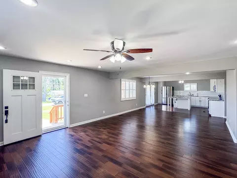 Living - 792 Smith Dr, Covington, TN 38019 photo 2 of 4