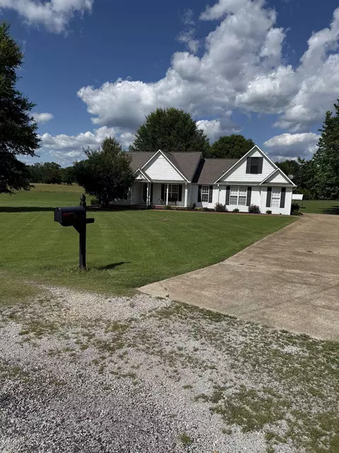 6 Sunbright Cv, Henderson, TN 38340